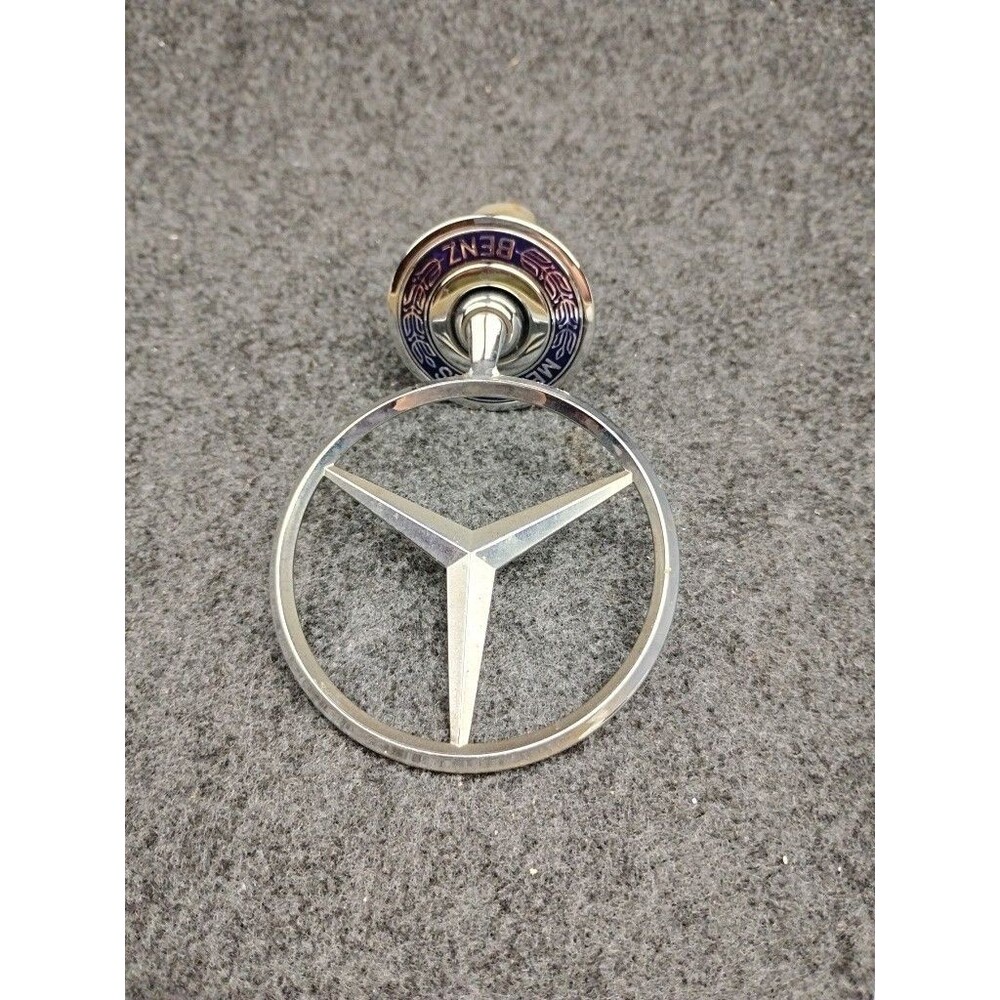 Mercedes-Benz C230 Sedan ‘03-‘05 Front Hood Emblem